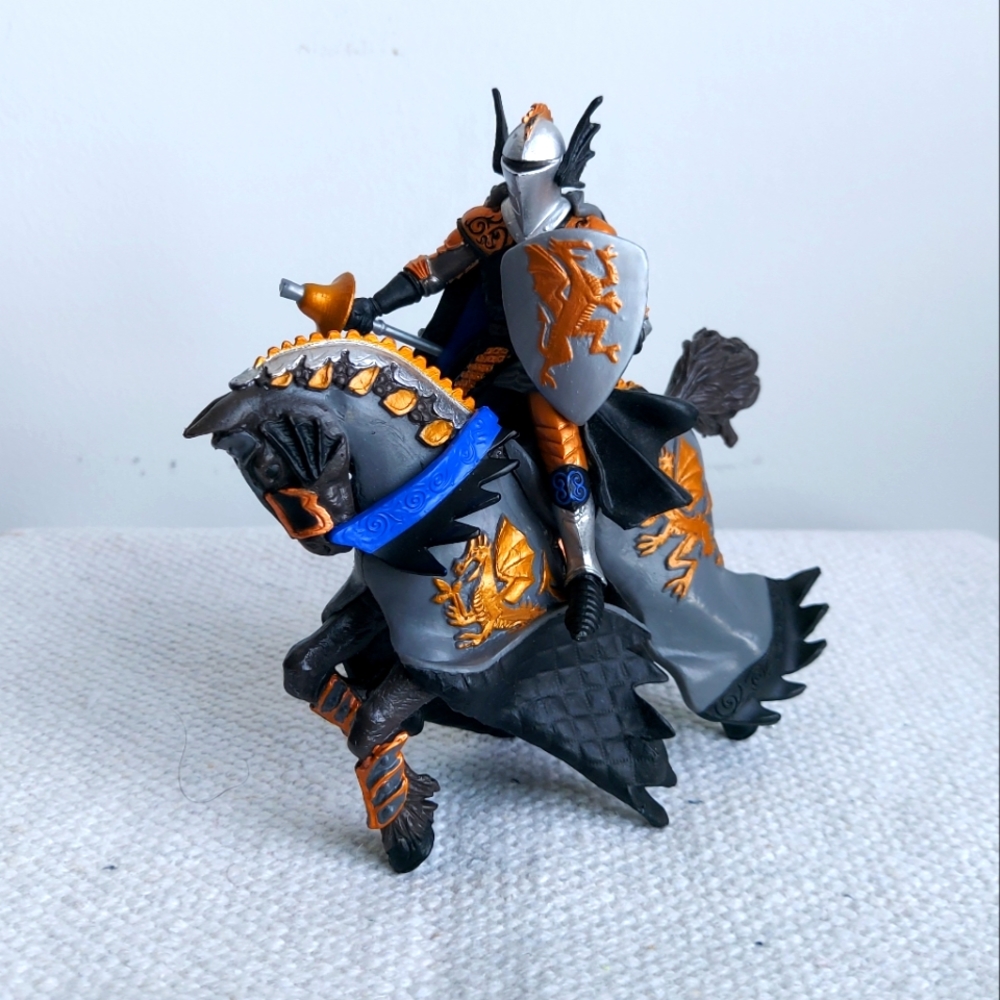 Papo 2014 Medieval Series Knight Horse Gray & Black Copper Dragon